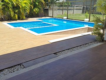 Casa Cond. 3/4 e 1 su�te Piscina Privativa